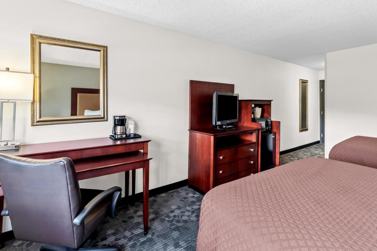 Standard Queen Room with Two Queen Beds at Red Lion Hotel Portland Airport
