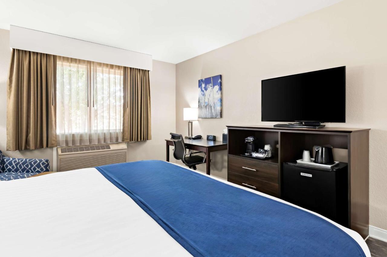King Room with Bath Tub - Disability Access at Best Western Snowflake Inn