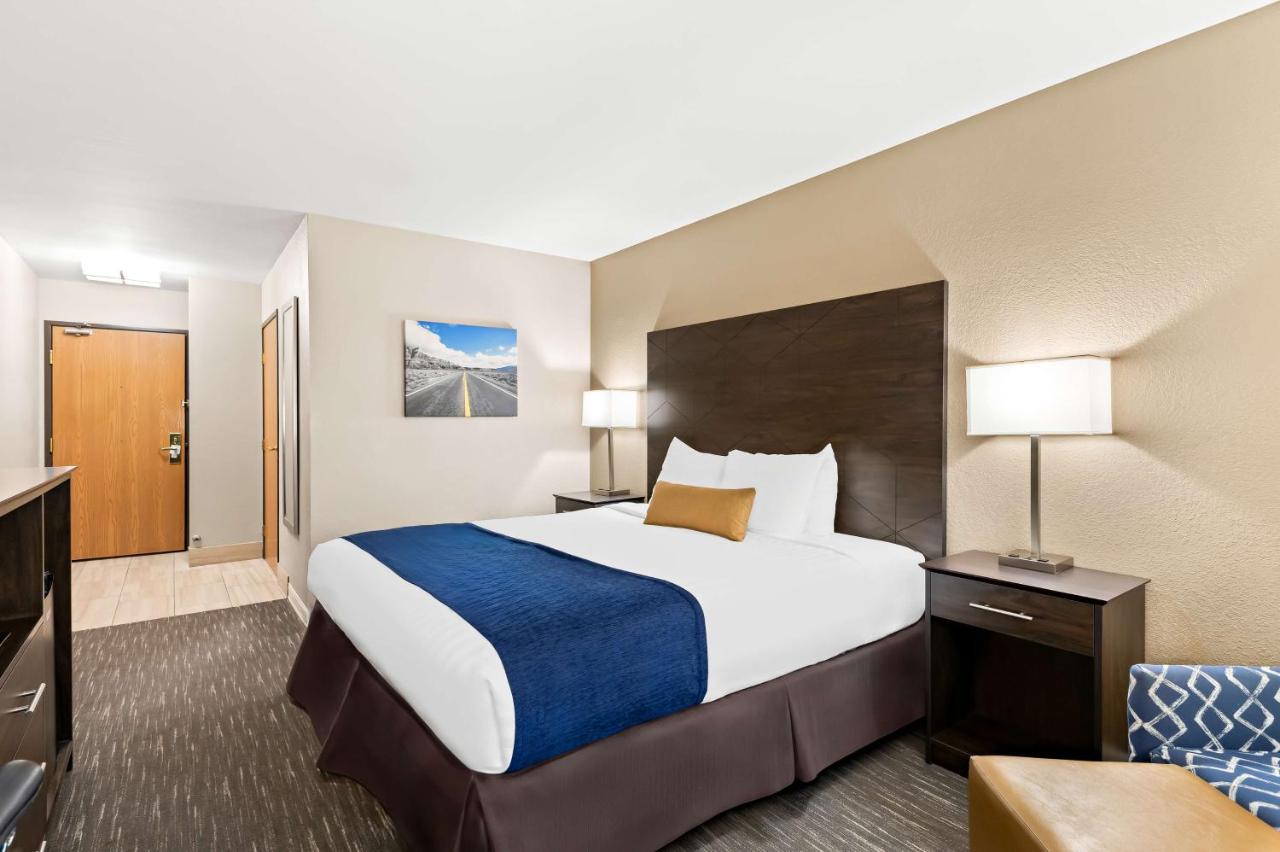 King Room with Bath Tub - Disability Access at Best Western Snowflake Inn