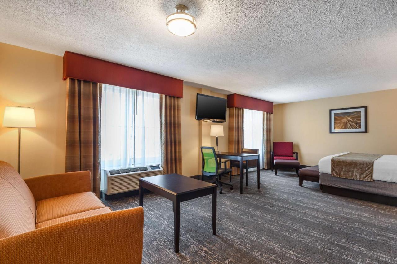 King Suite at Best Western Braintree Inn
