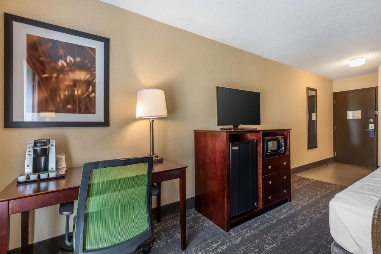 King Room - Non-Smoking at Best Western Braintree Inn