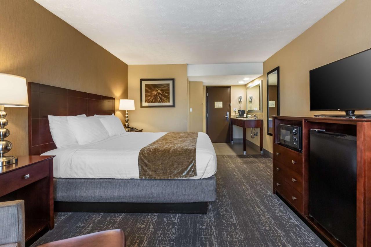King Suite at Best Western Braintree Inn