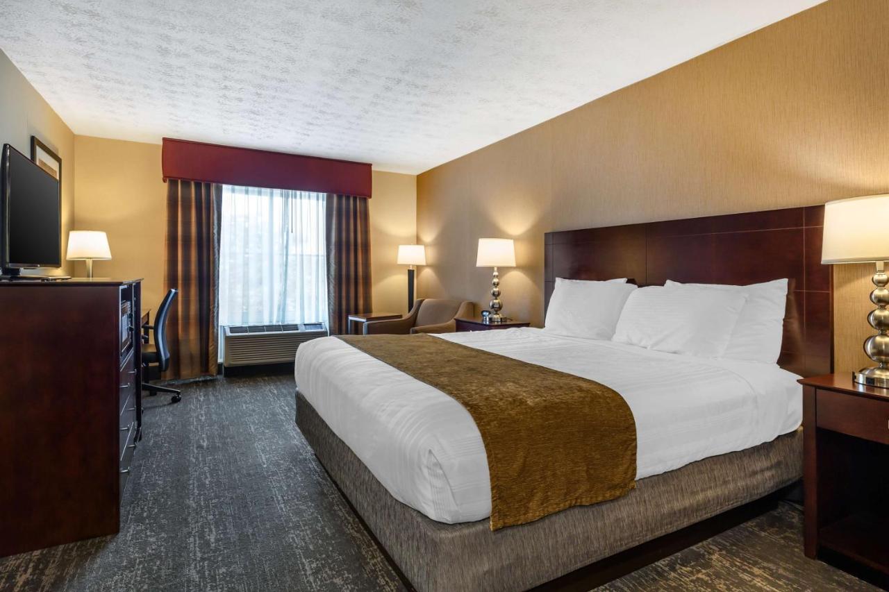 King Suite at Best Western Braintree Inn