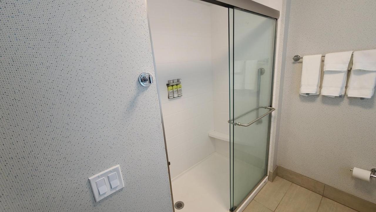 | Holiday Inn Express & Suites - Chico, an IHG Hotel