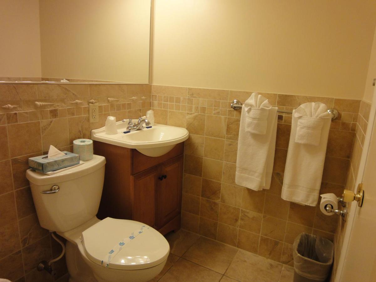 | Hyannis Travel Inn