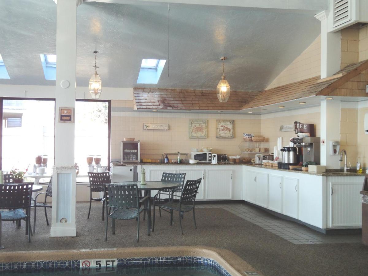 | Hyannis Travel Inn