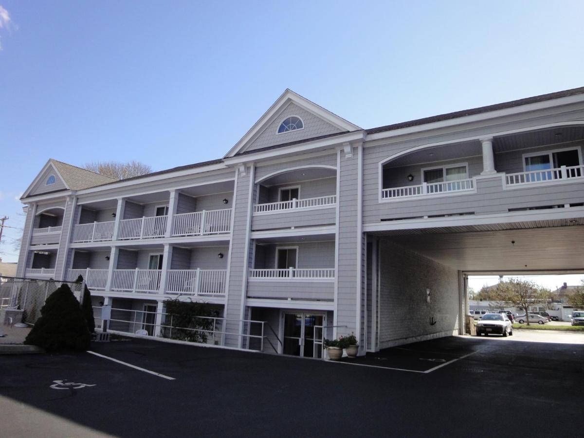 | Hyannis Travel Inn