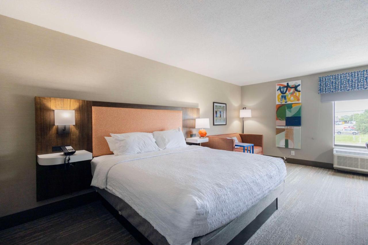 King Study with Sofa Bed - Non-Smoking at Hampton Inn Springfield