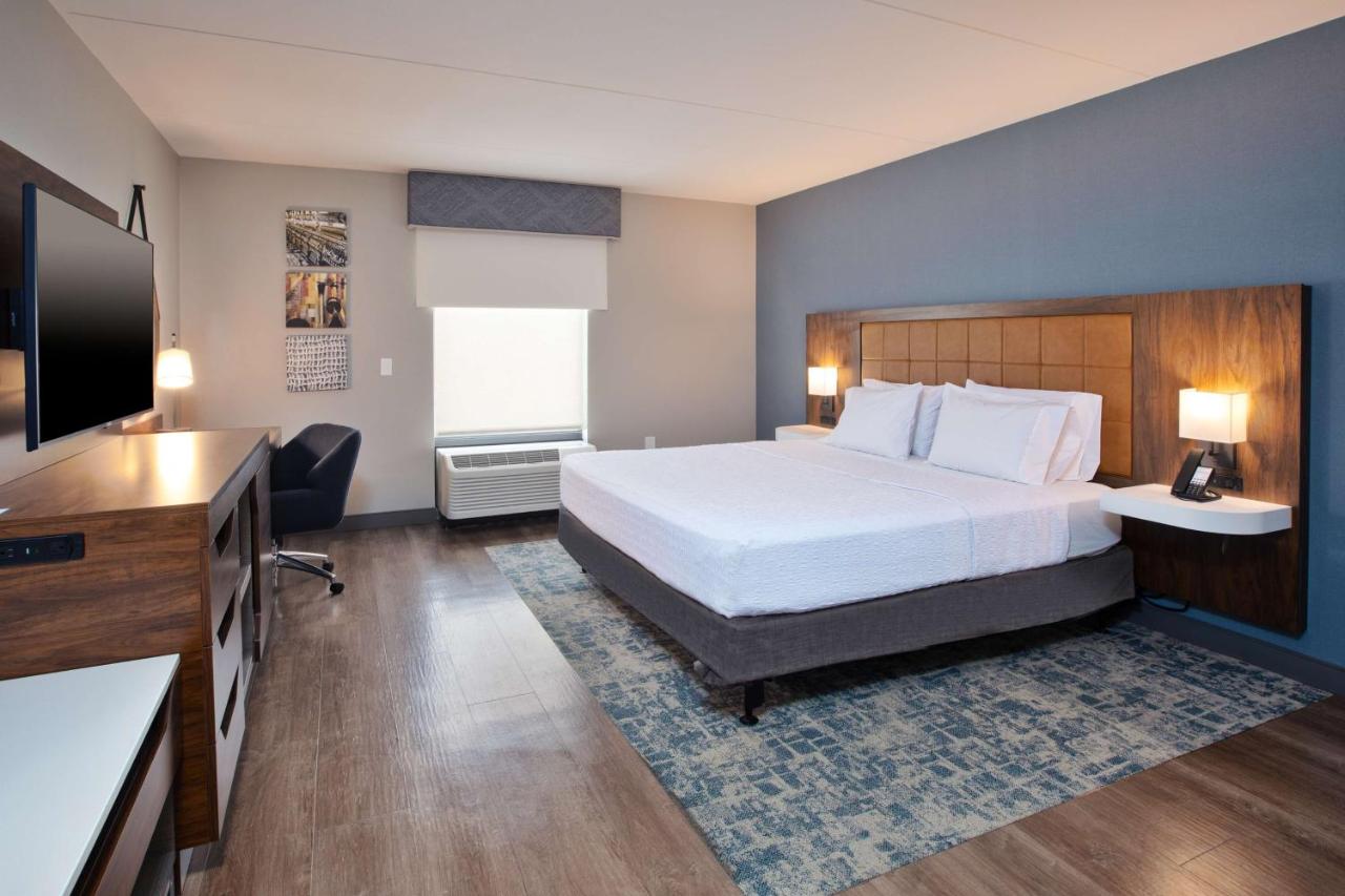 King Room with Bath Tub - Disability Access at Hampton Inn & Suites Spartanburg-I-26-Westgate Mall