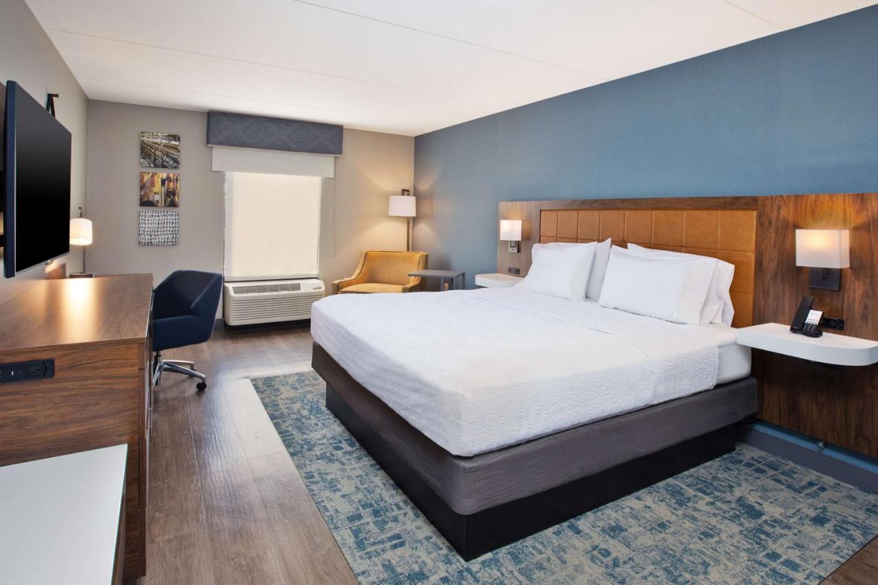King Room - Non-Smoking at Hampton Inn & Suites Spartanburg-I-26-Westgate Mall