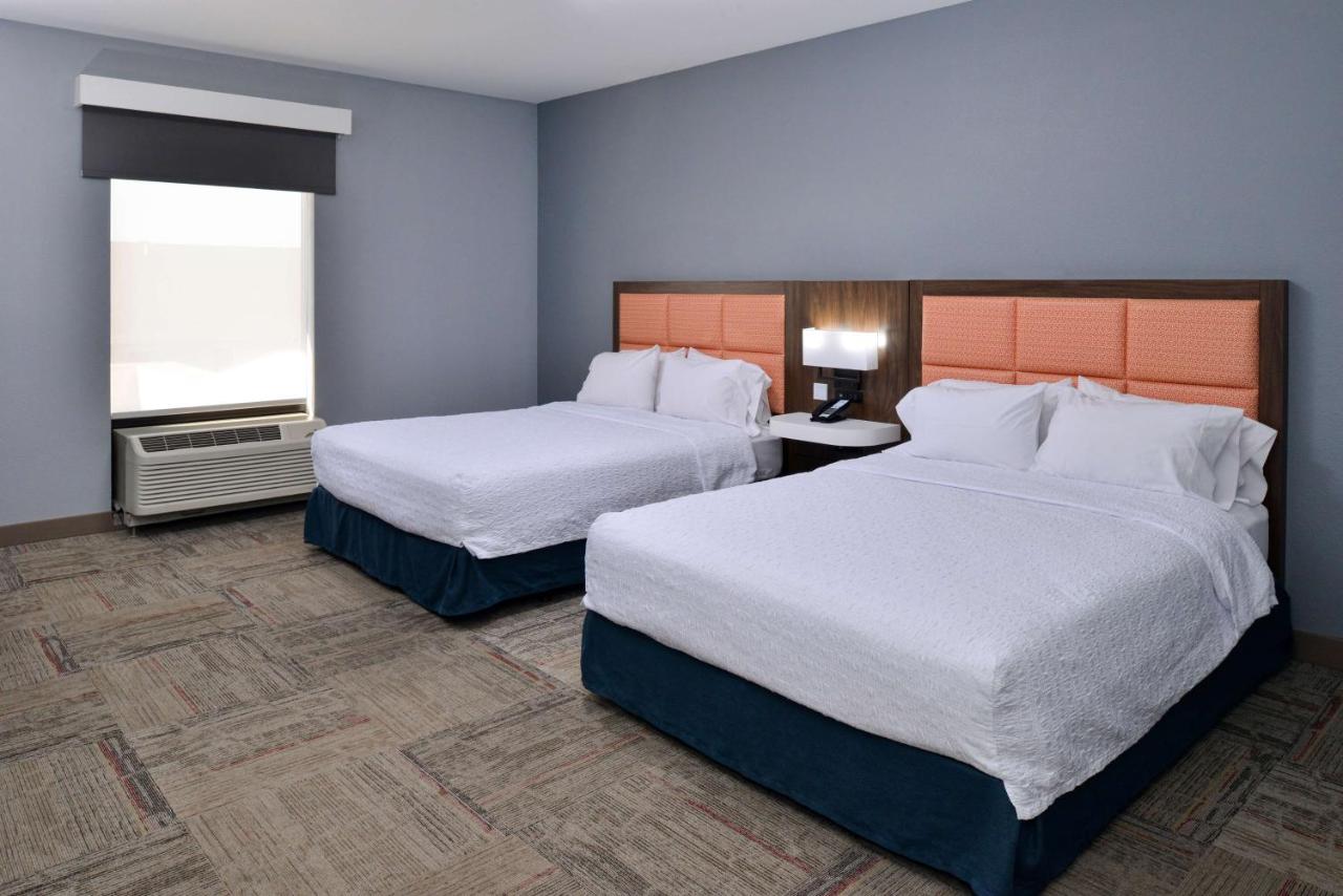 Queen Room with Two Queen Beds - Mobility Accessible/Non-Smoking at Hampton Inn Kansas City Northeast