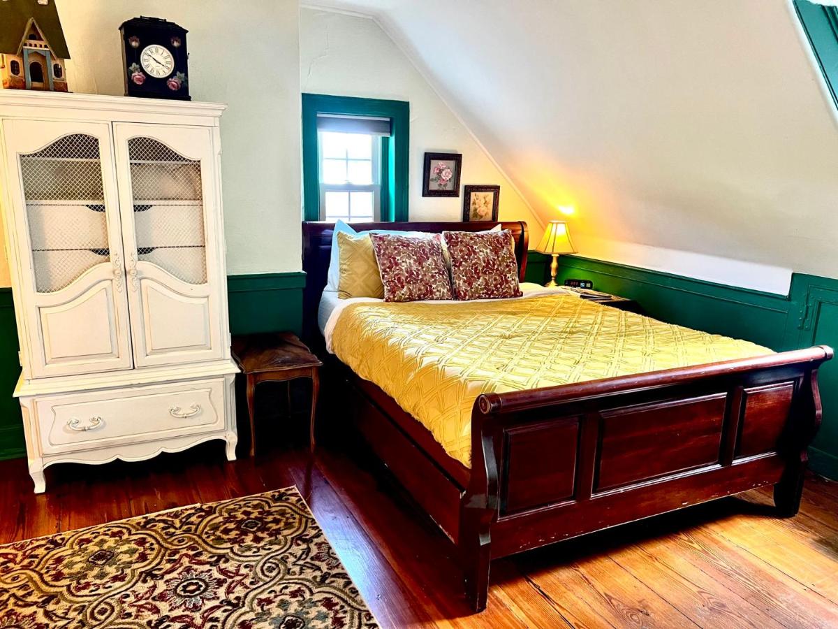  | Old Brick Inn