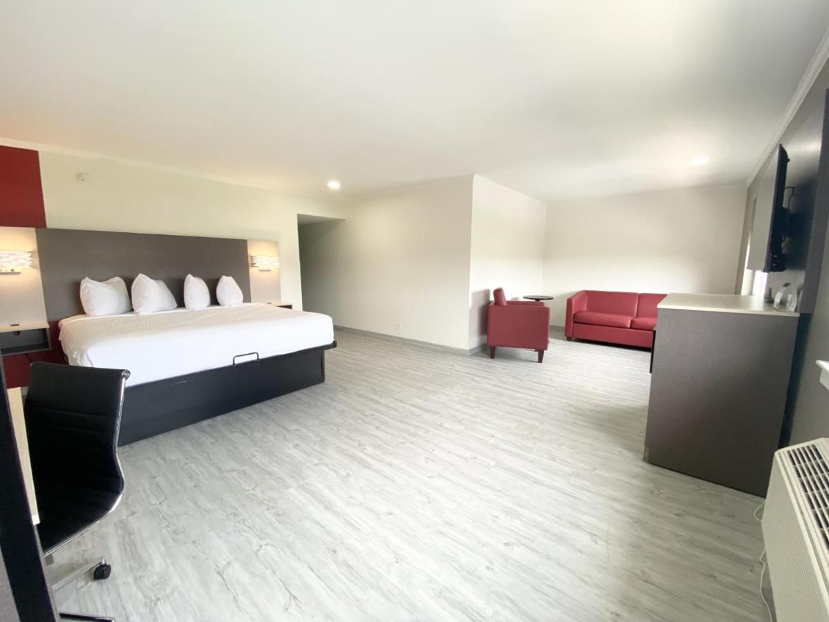 Interior Junior Suite with One King Bed - Non-Smoking at Ramada by Wyndham Tuscaloosa