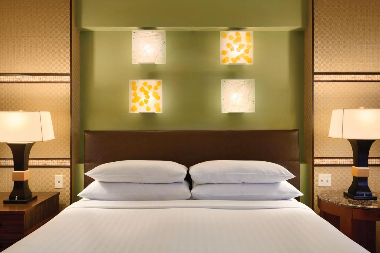 1 Deluxe King Bed Room at Harrah's Lake Tahoe – A Caesars Rewards Destination