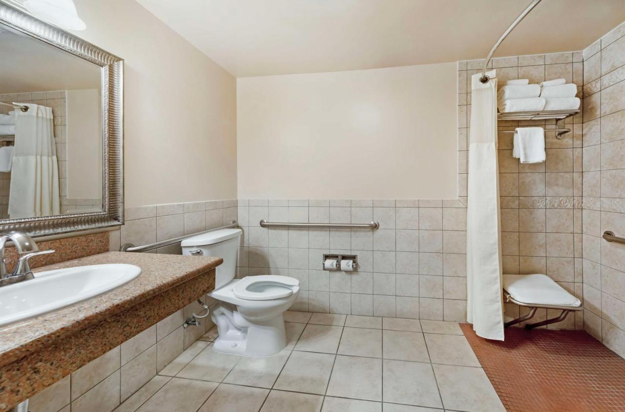 King Room with Walk-In Shower - Disability Access/Non-Smoking at Best Western Plus Country Park Hotel