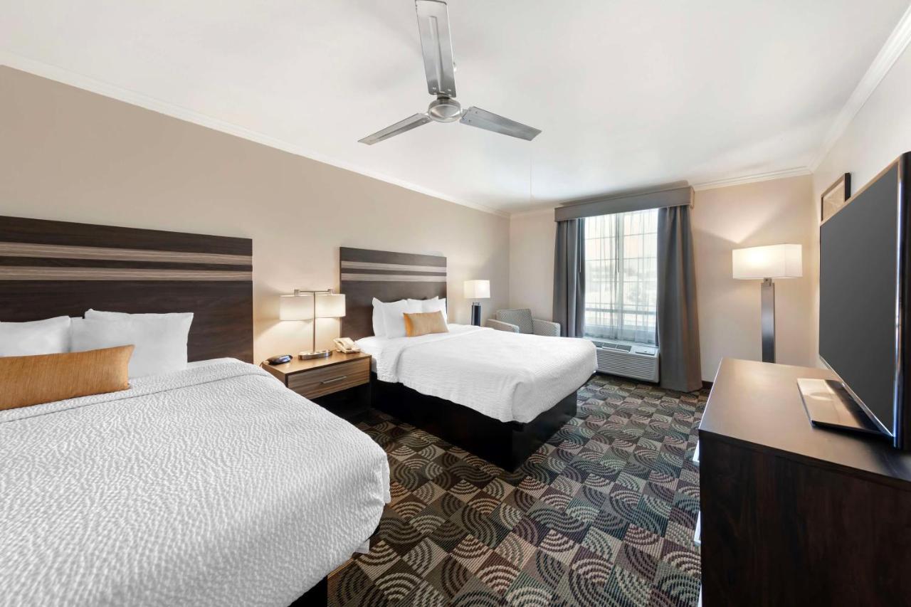 Queen Suite with Sofa Bed - Smoking at Best Western Plus Country Park Hotel