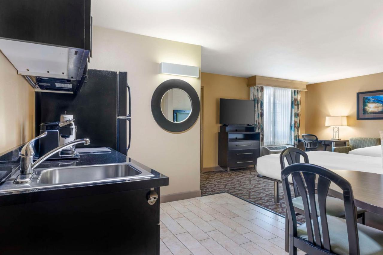Queen Room with Two Queen Beds - Kitchenette - Disability Access at Best Western Plus Oceanside Palms
