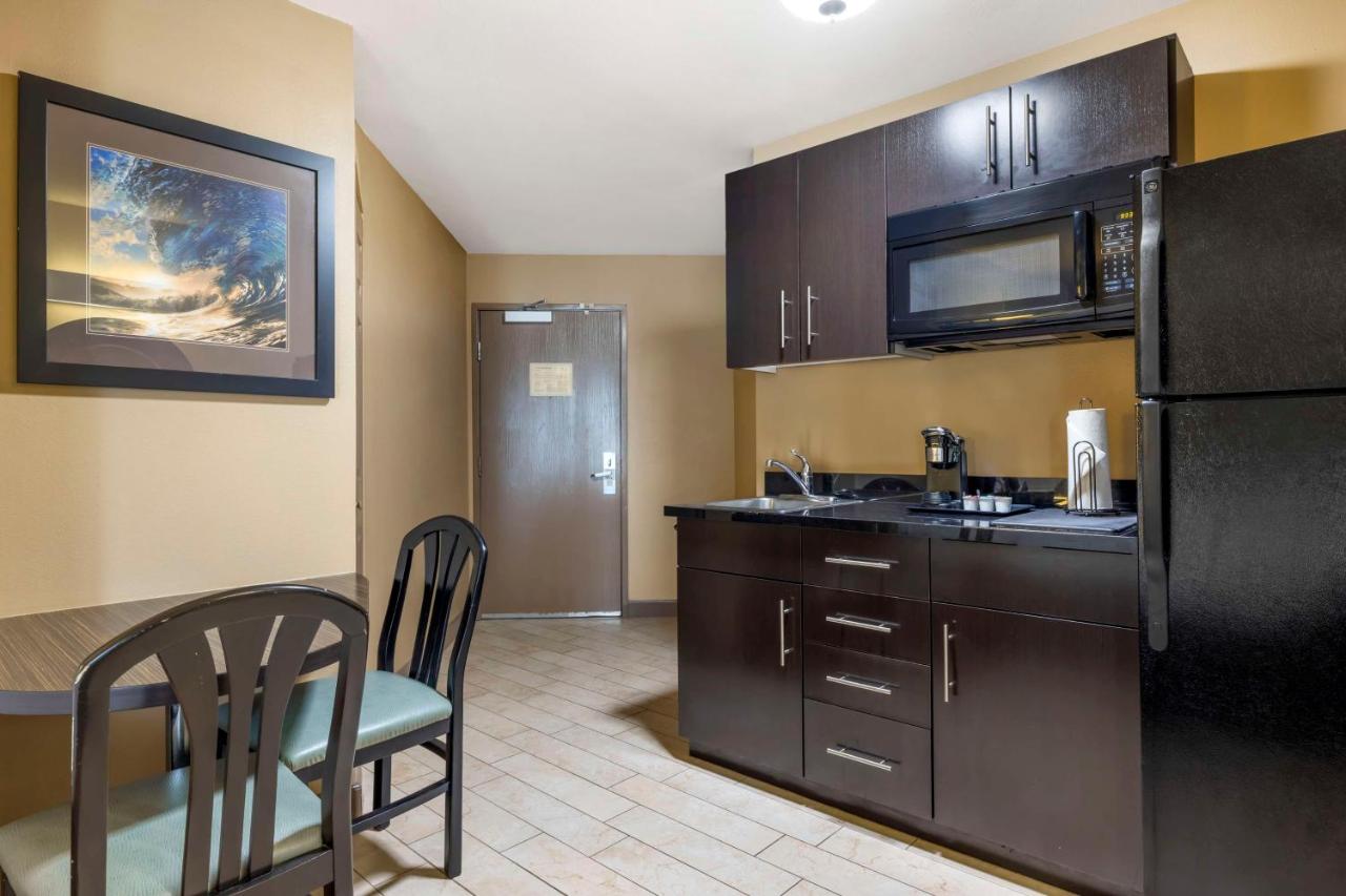 Queen Room with Two Queen Beds - Kitchenette - Disability Access at Best Western Plus Oceanside Palms