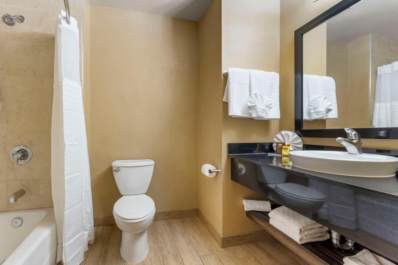 Queen Room with Two Queen Beds - Kitchenette - Disability Access at Best Western Plus Oceanside Palms