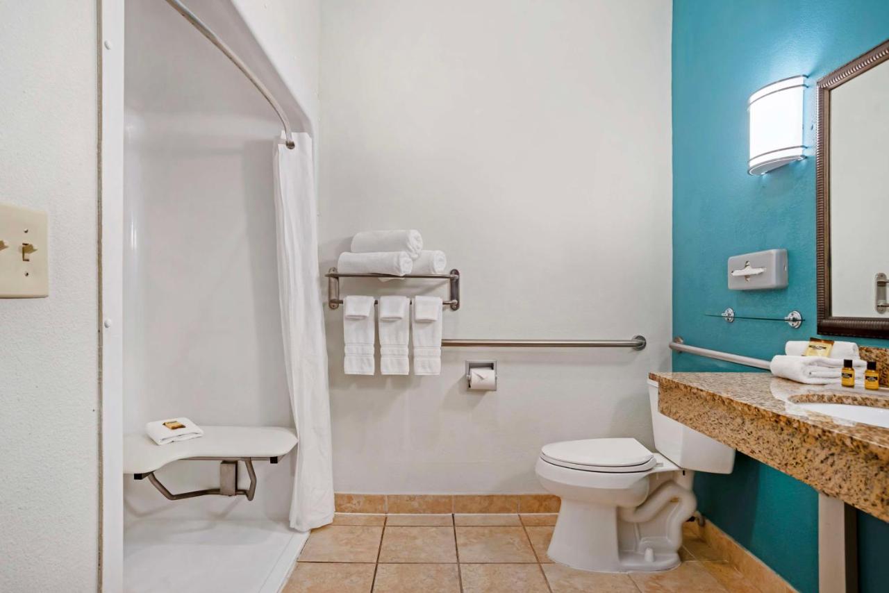 King Room with Roll-in Shower - Disability Access/Non-Smoking at Best Western Plus Blue Angel Inn