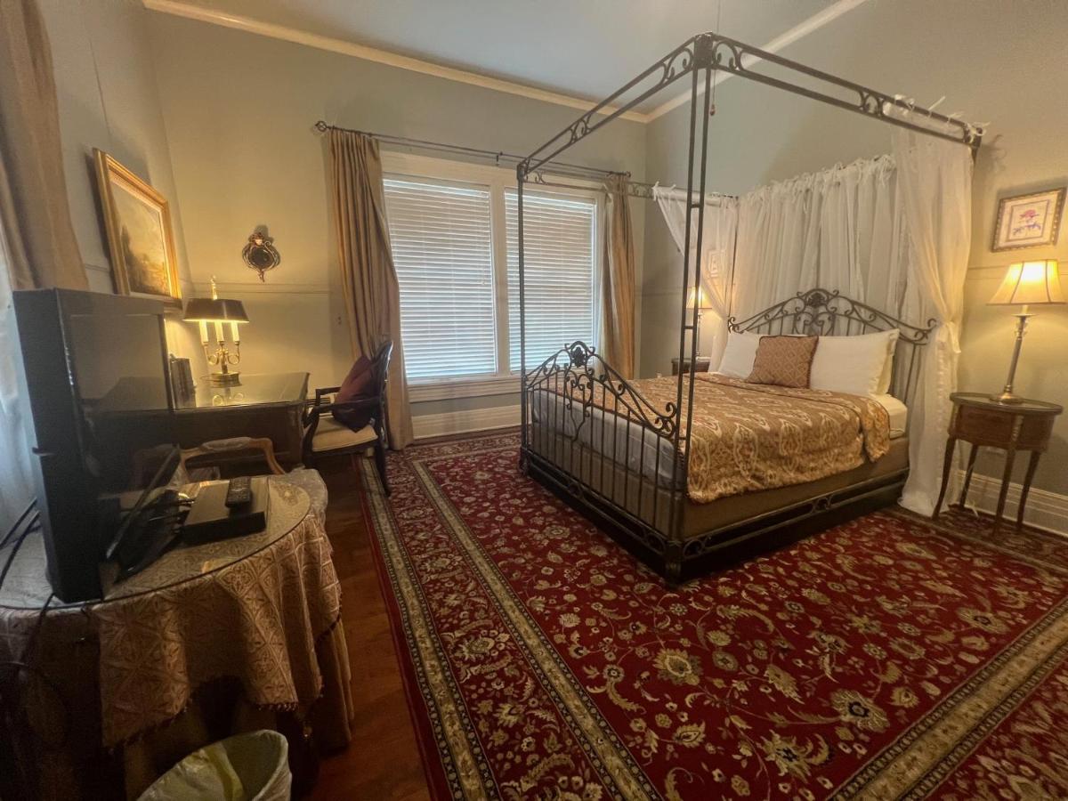 | Historic Michabelle Inn