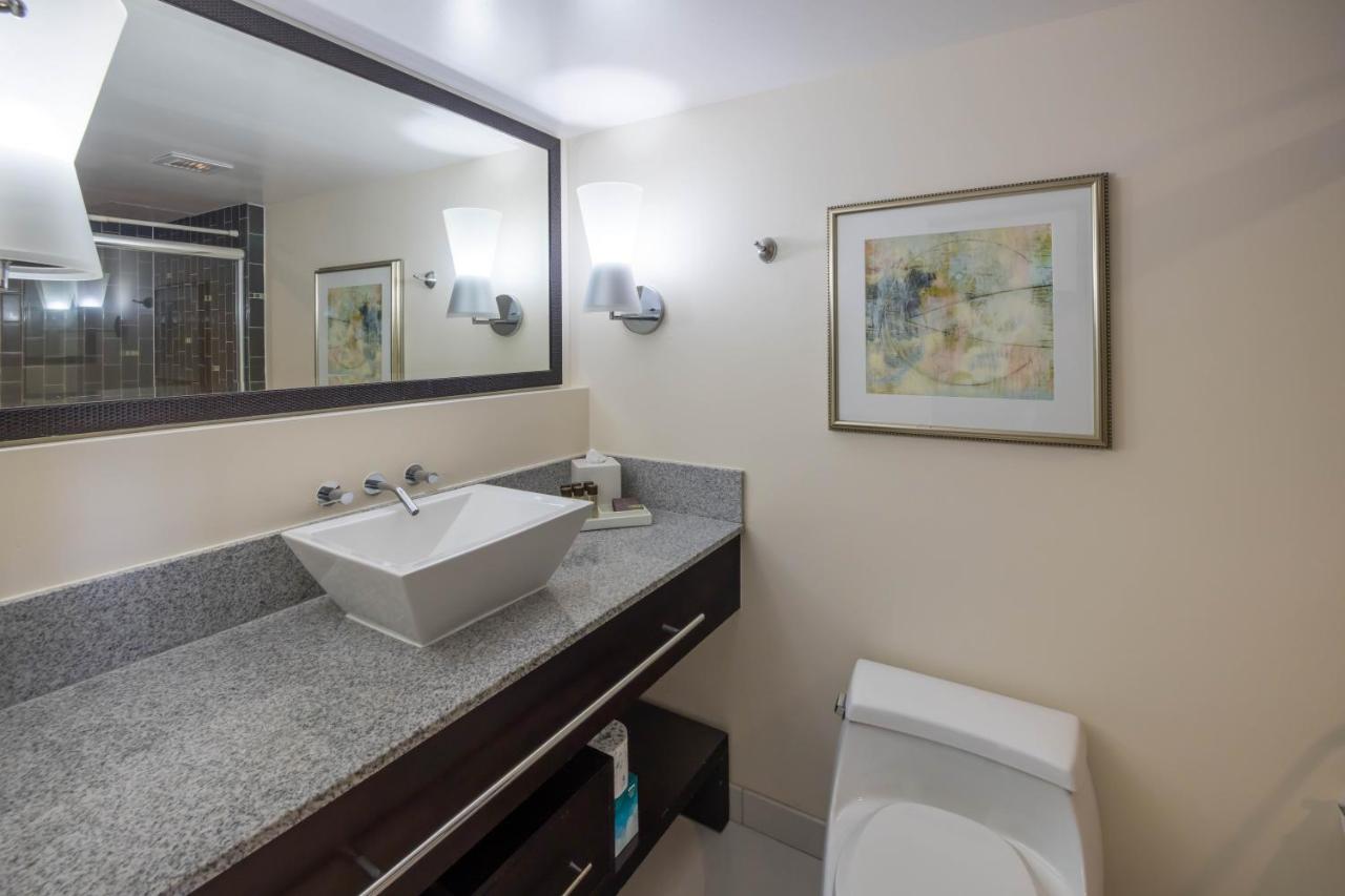 1 Bedroom City View at Regency on Beachwalk Waikiki by OUTRIGGER