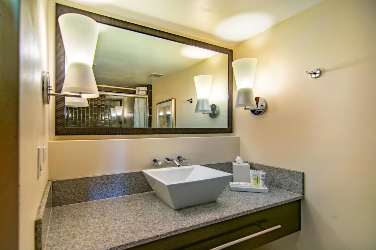 2 Bedroom Partial Ocean View at Regency on Beachwalk Waikiki by OUTRIGGER