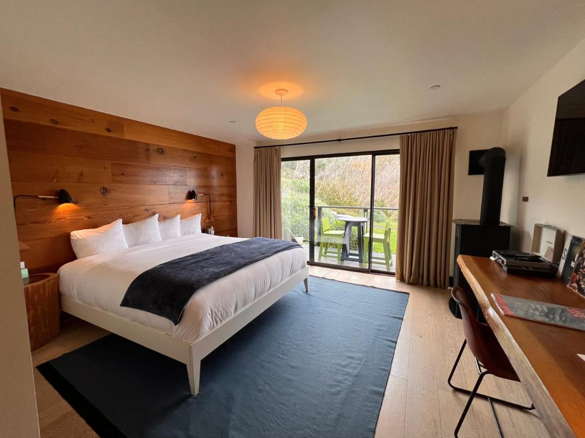 Cove View Room at Timber Cove Resort