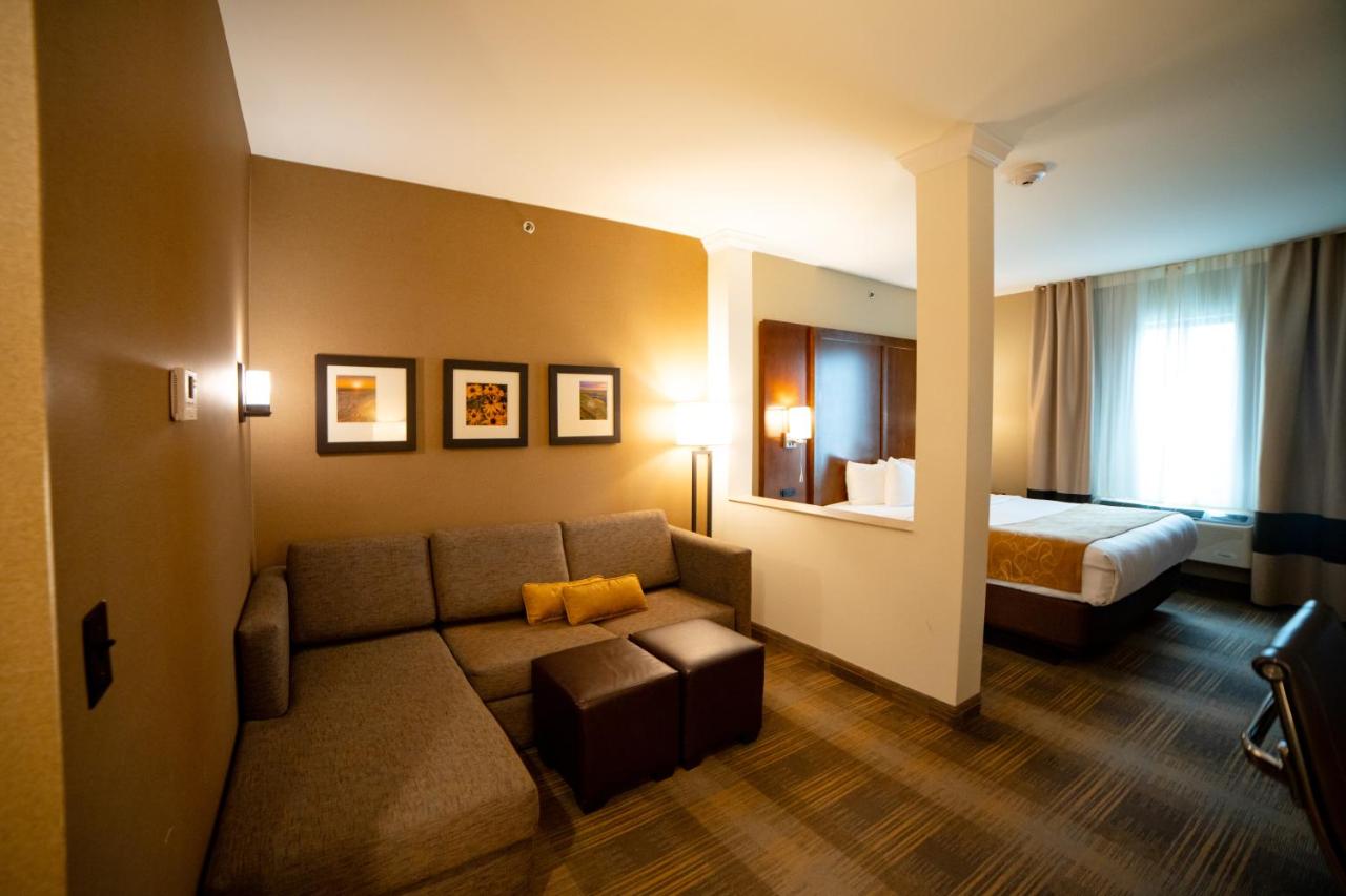 King Suite - Accessible/Non-Smoking at Comfort Suites University