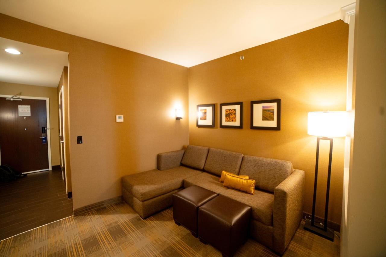 King Suite - Accessible/Non-Smoking at Comfort Suites University