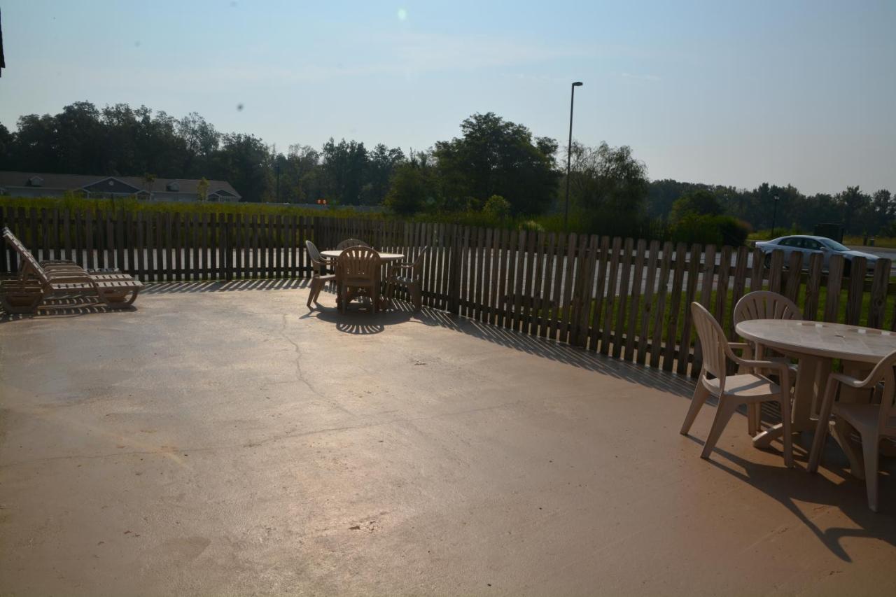 | Countryside Inn and Suites