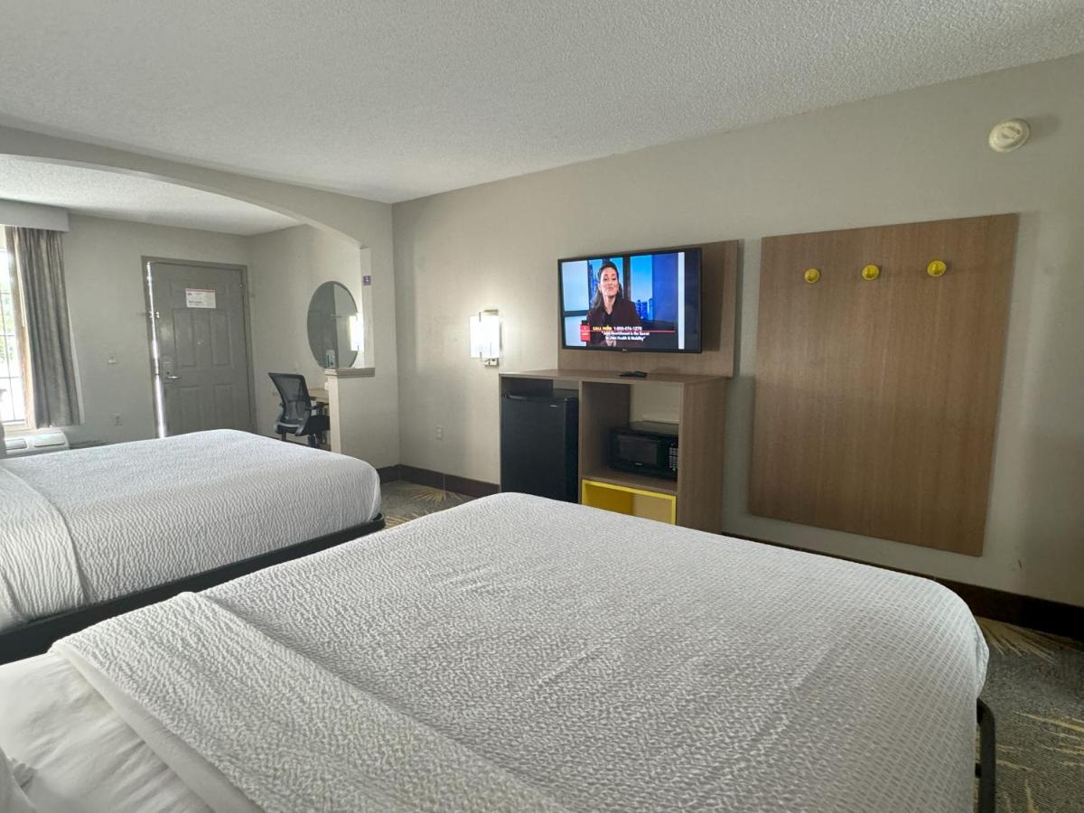 Queen Room with Two Queen Beds - Non-Smoking at Days Inn & Suites by Wyndham Tuscaloosa - Univ. of Alabama