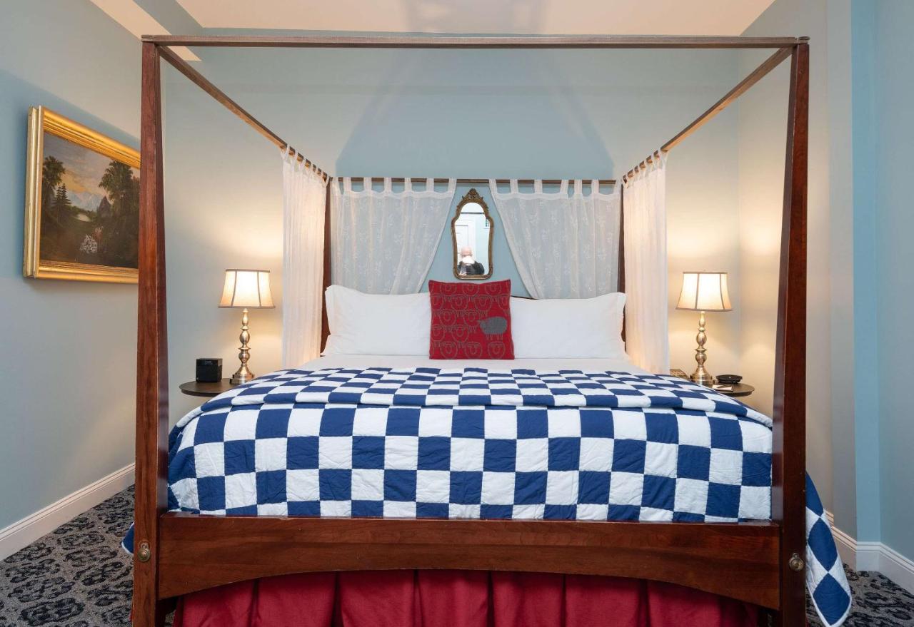 | The Kendall Hotel