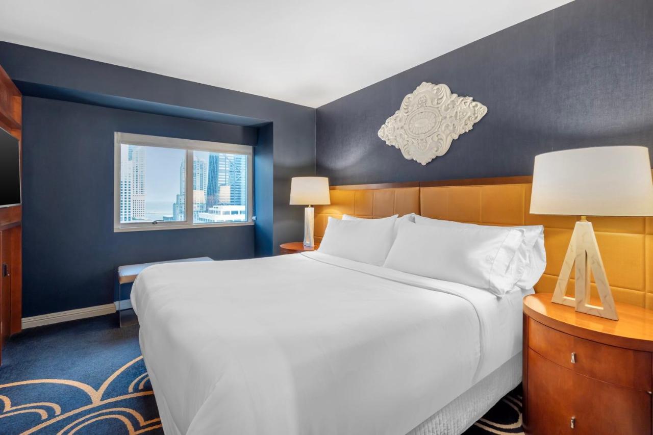 Luxury Suite Presidential, 1 King Bed + 1 Bedroom Suite with 2 Double Beds at Omni Chicago Hotel