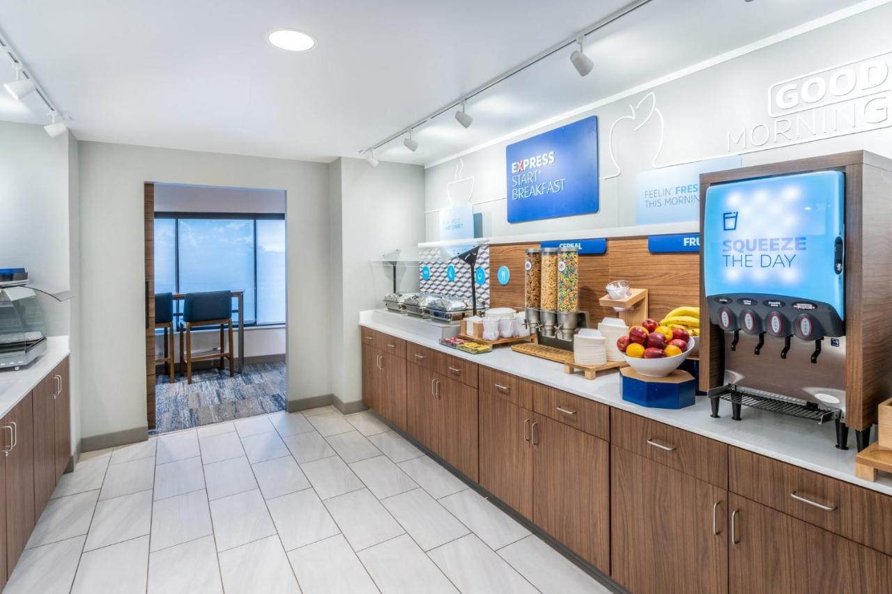 | Holiday Inn Express & Suites Colorado Springs First & Main, an IHG Hotel