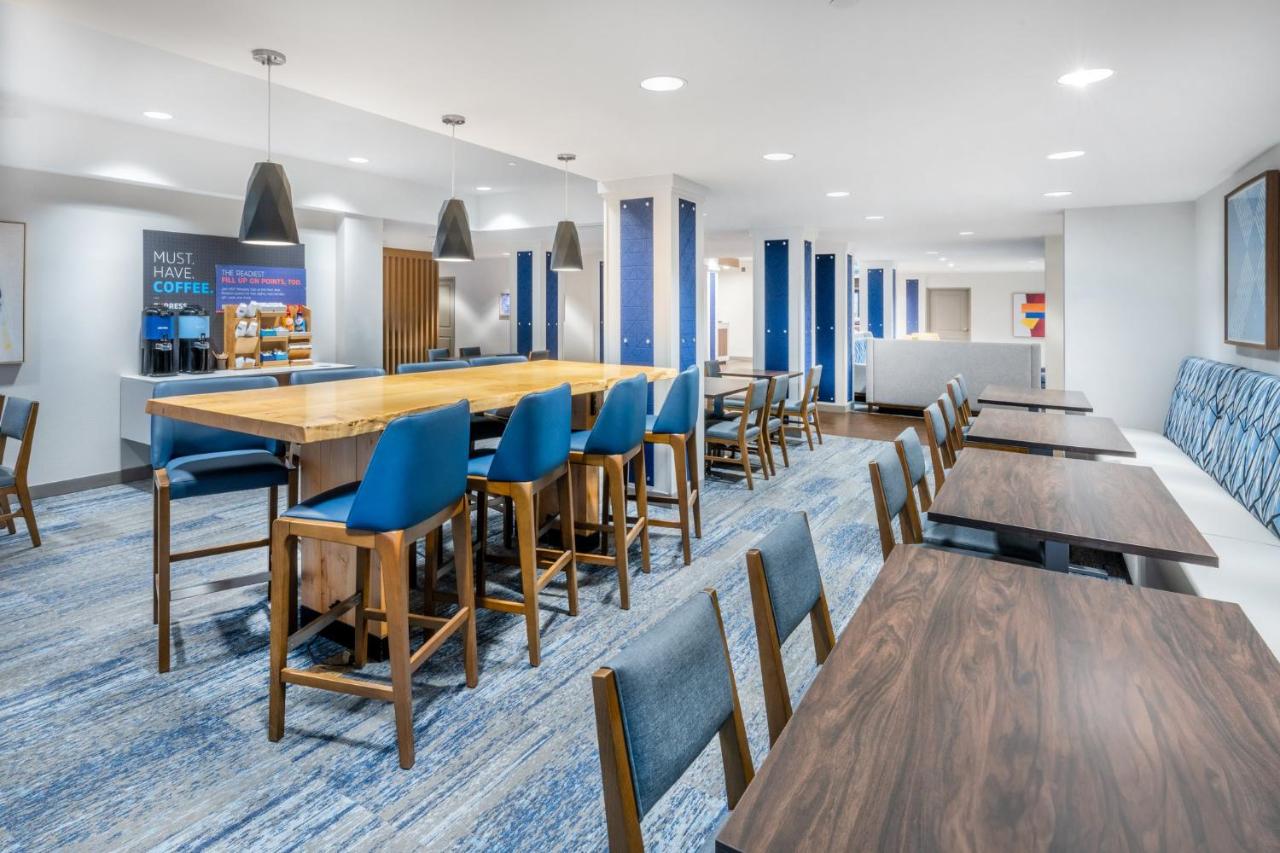 | Holiday Inn Express & Suites Colorado Springs First & Main, an IHG Hotel