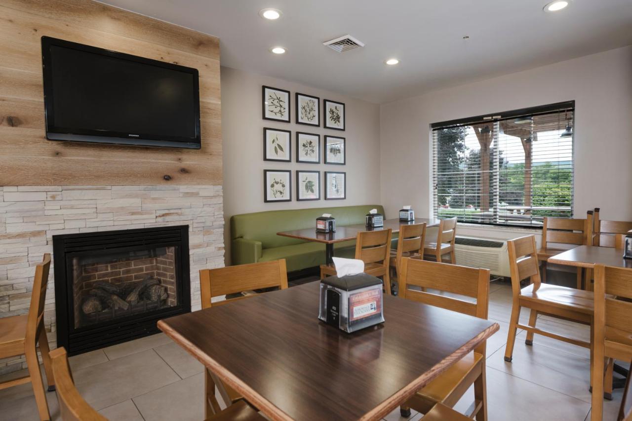 | Country Inn & Suites by Radisson Lake George