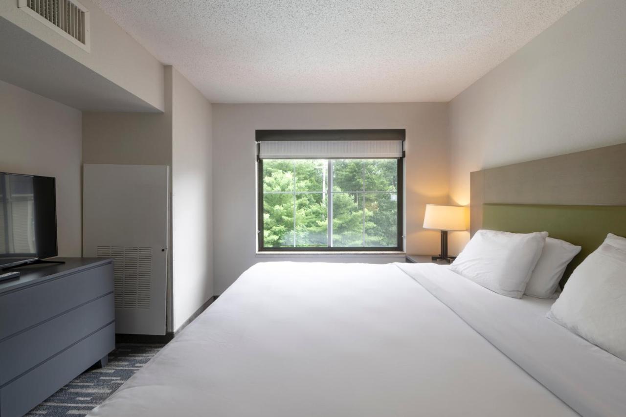 One-Bedroom King Suite - Non-Smoking at Country Inn & Suites by Radisson, Lake George (Queensbury), NY