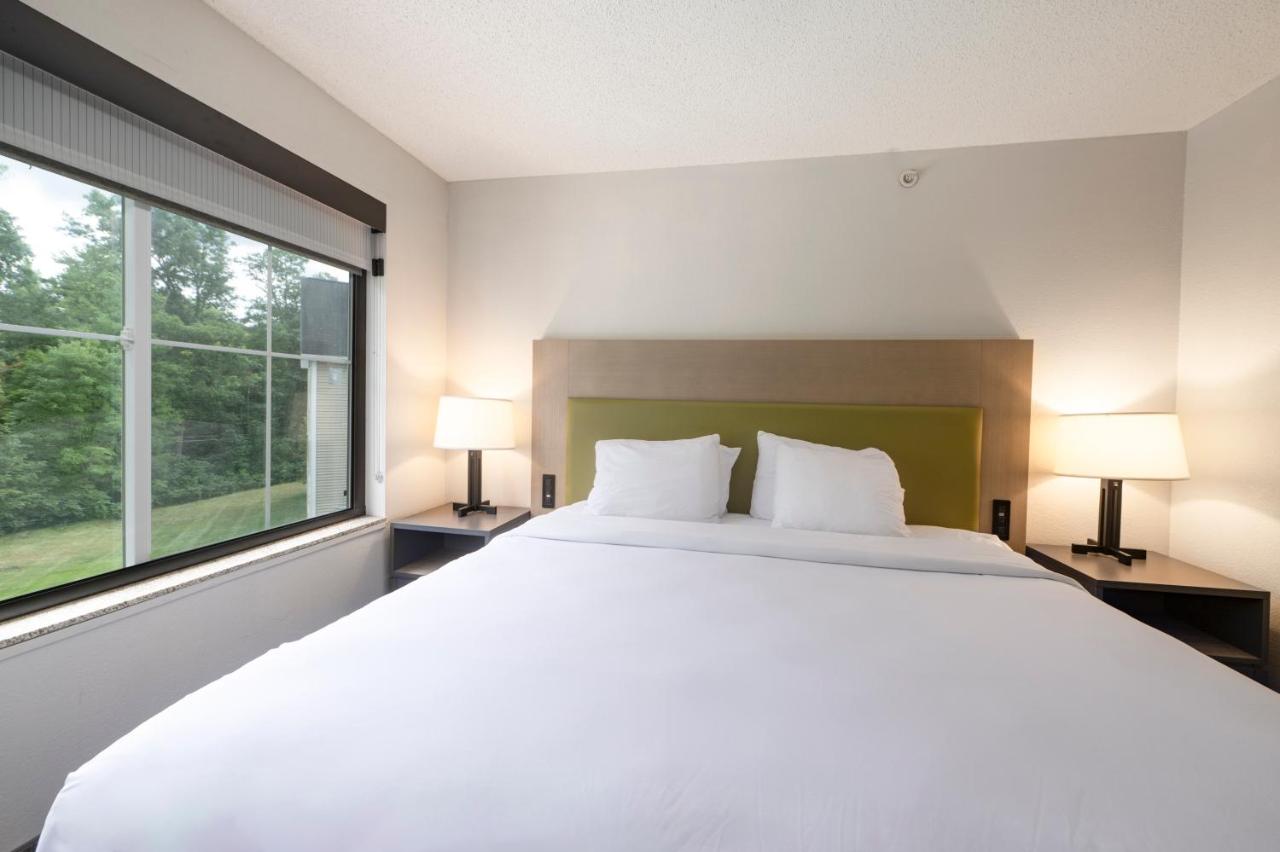 | Country Inn & Suites by Radisson Lake George