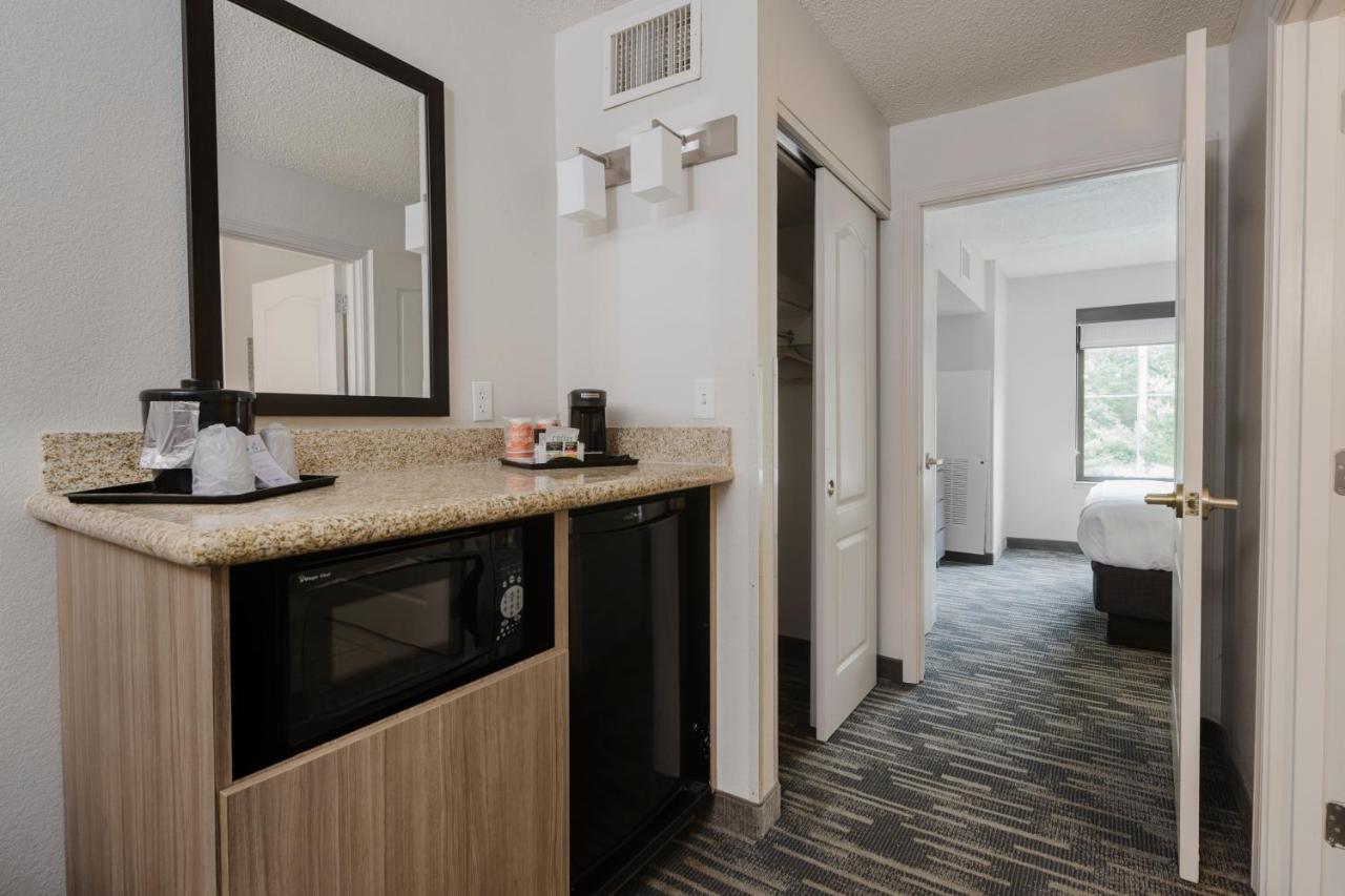 One-Bedroom King Suite - Non-Smoking at Country Inn & Suites by Radisson, Lake George (Queensbury), NY