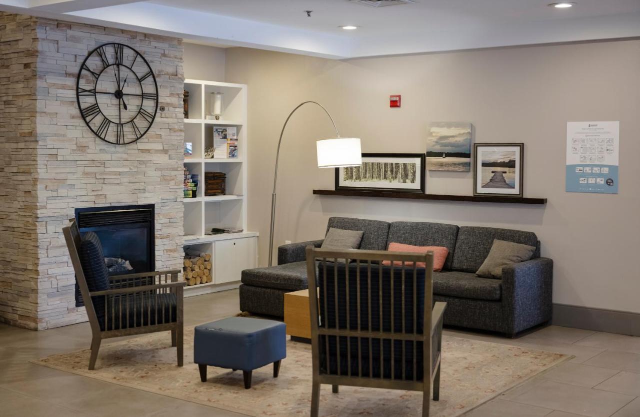 | Country Inn & Suites by Radisson Lake George