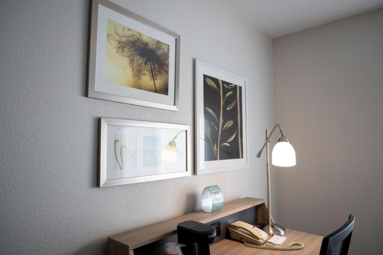 | Country Inn & Suites by Radisson Lake George
