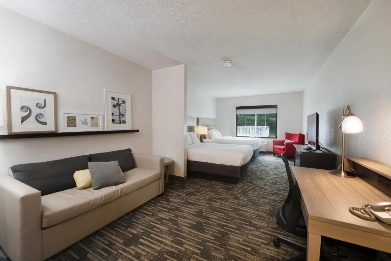Studio Suite with Two Queen Beds at Country Inn & Suites by Radisson, Lake George (Queensbury), NY