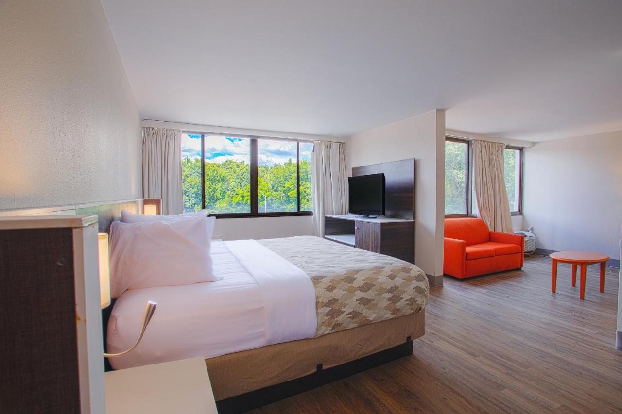 | Ramada by Wyndham Winston-Salem