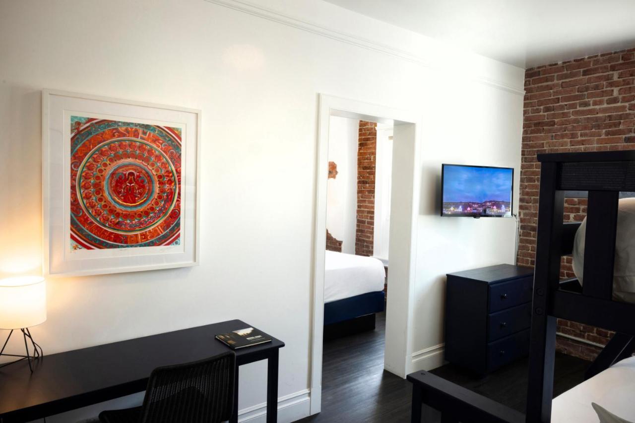 Family Room with Shared Bathroom at AMERICAN HOTEL LOS ANGELES