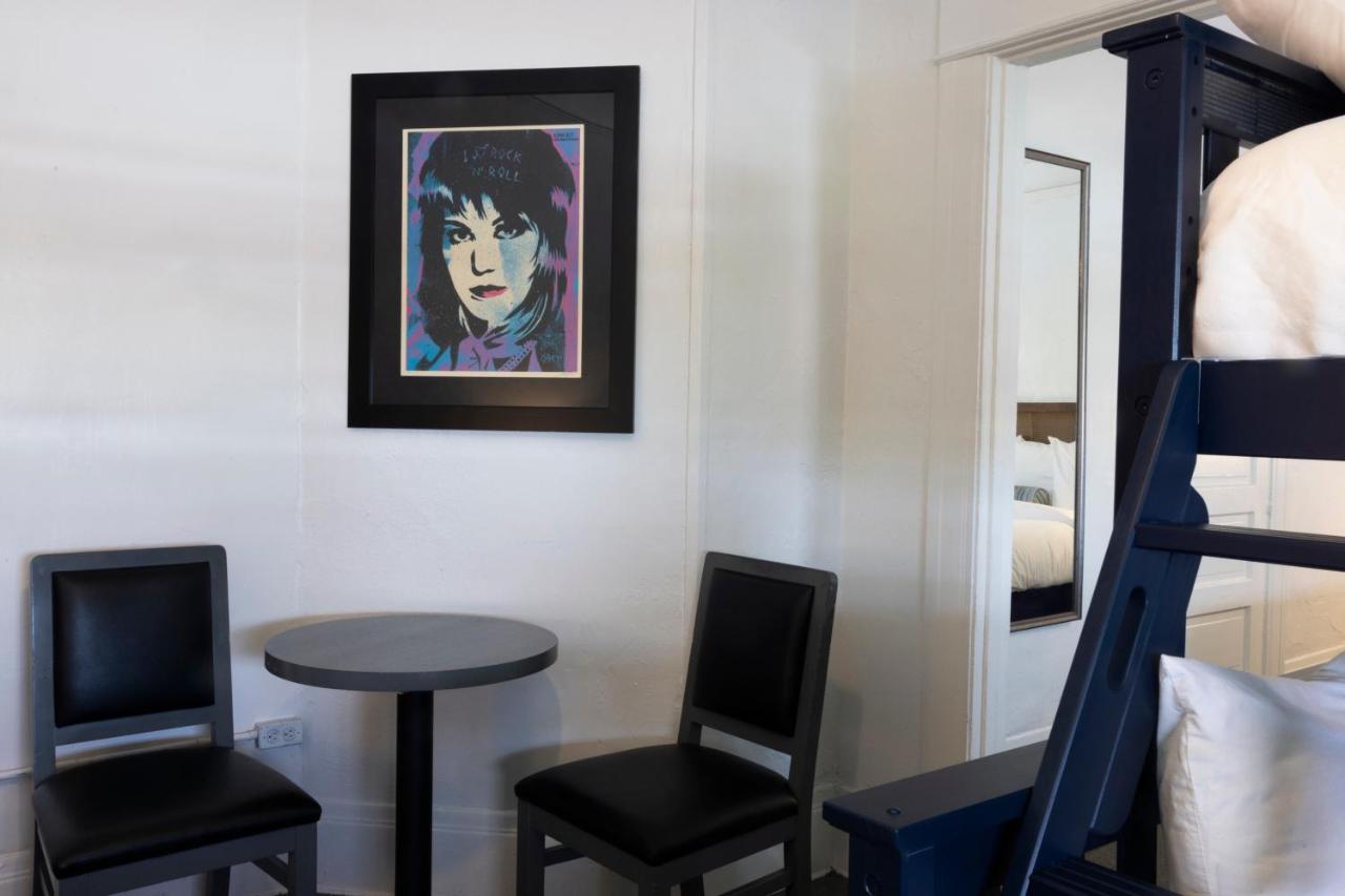 Family Room with Shared Bathroom at AMERICAN HOTEL LOS ANGELES