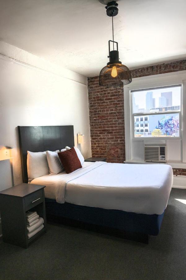Queen Room with Shared Bathroom at AMERICAN HOTEL LOS ANGELES