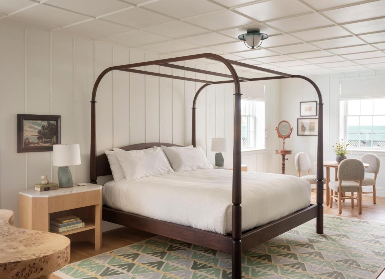 | Canoe Place Inn & Cottages