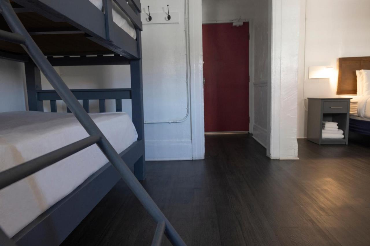 Family Room with Shared Bathroom at AMERICAN HOTEL LOS ANGELES