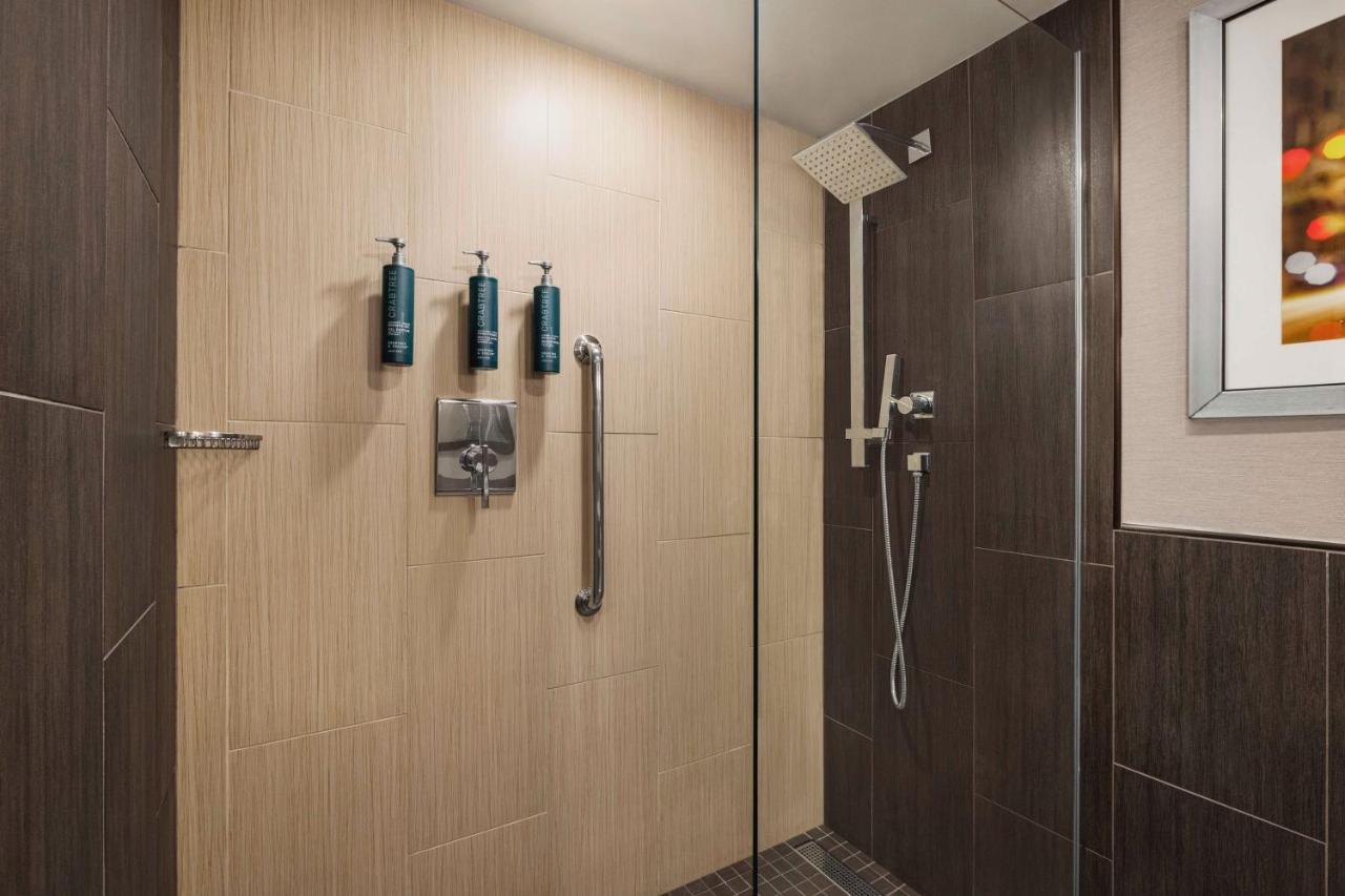 Superior King Room at Hilton Philadelphia City Avenue
